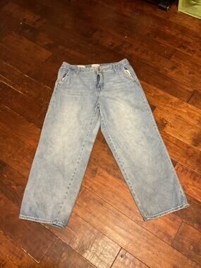 Universal Thread Good Co Womens Wide Leg jeans - Sz 14/32R